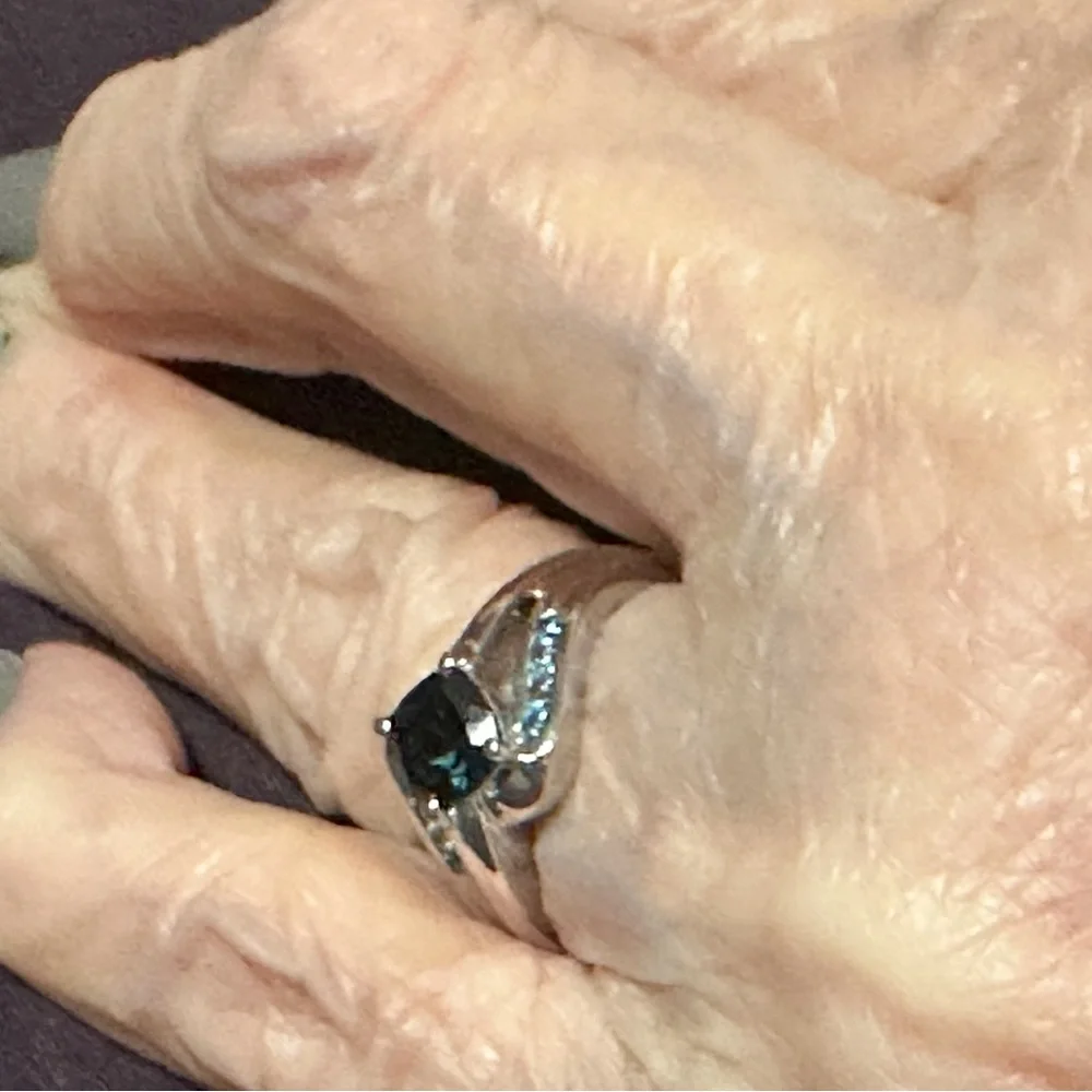 🍉Pretty ring. - Picture 2 of 11